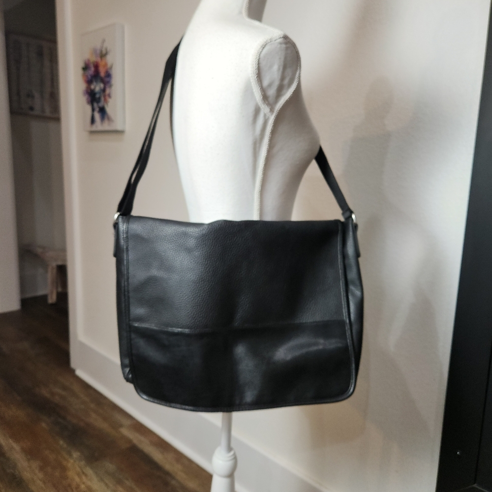 NWOT URBAN RENEWAL USHER BLACK FAUX LEATHER MESSENGER BAG 19" X 13"